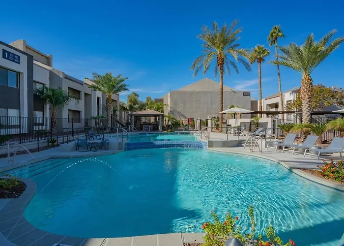 Near Papago Park With Pool Gym Balcony Wd Parking Apartment