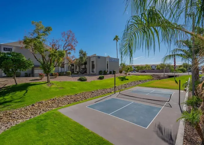 Apartment Near Papago Park With Pool Gym Balcony Wd Parking *