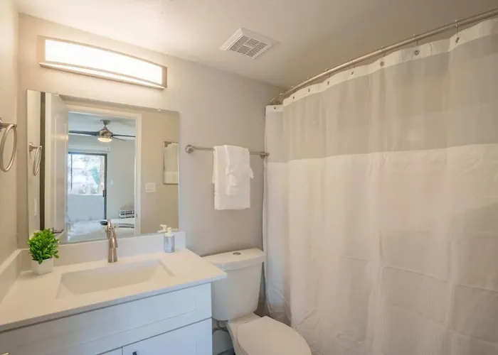 Apartment Near Papago Park With Pool Gym Balcony Wd Parking Scottsdale